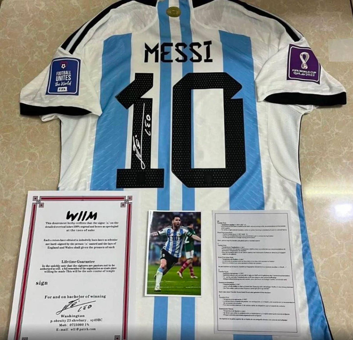 CAMISETA LIMITED EDITION ARGENTINA FINAL DEL MUNDIAL VERSIÓN FIRMADA LIONEL MESSI (LA MAGLIA NON PRESENTA CERTIFICATI)